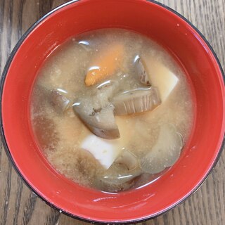 豆腐となすとかぼちゃの味噌汁